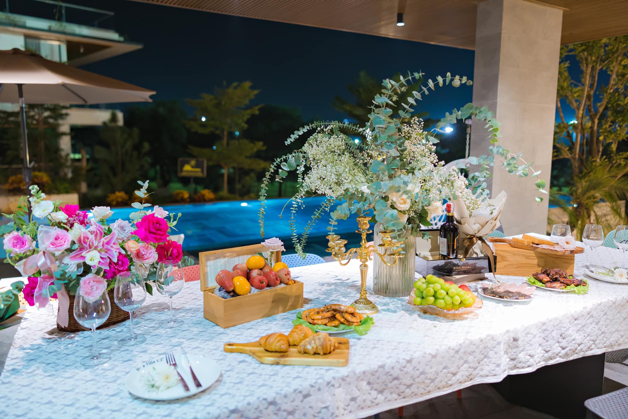 Tiệc BBQ sân vườn cạnh bể bơi Moon Villa C27